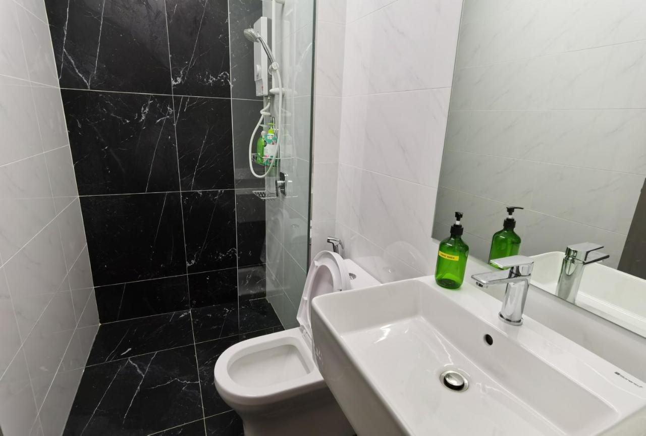 Beacon Exec Suites# Msg Chair#Disney Hotstar George Town Bagian luar foto
