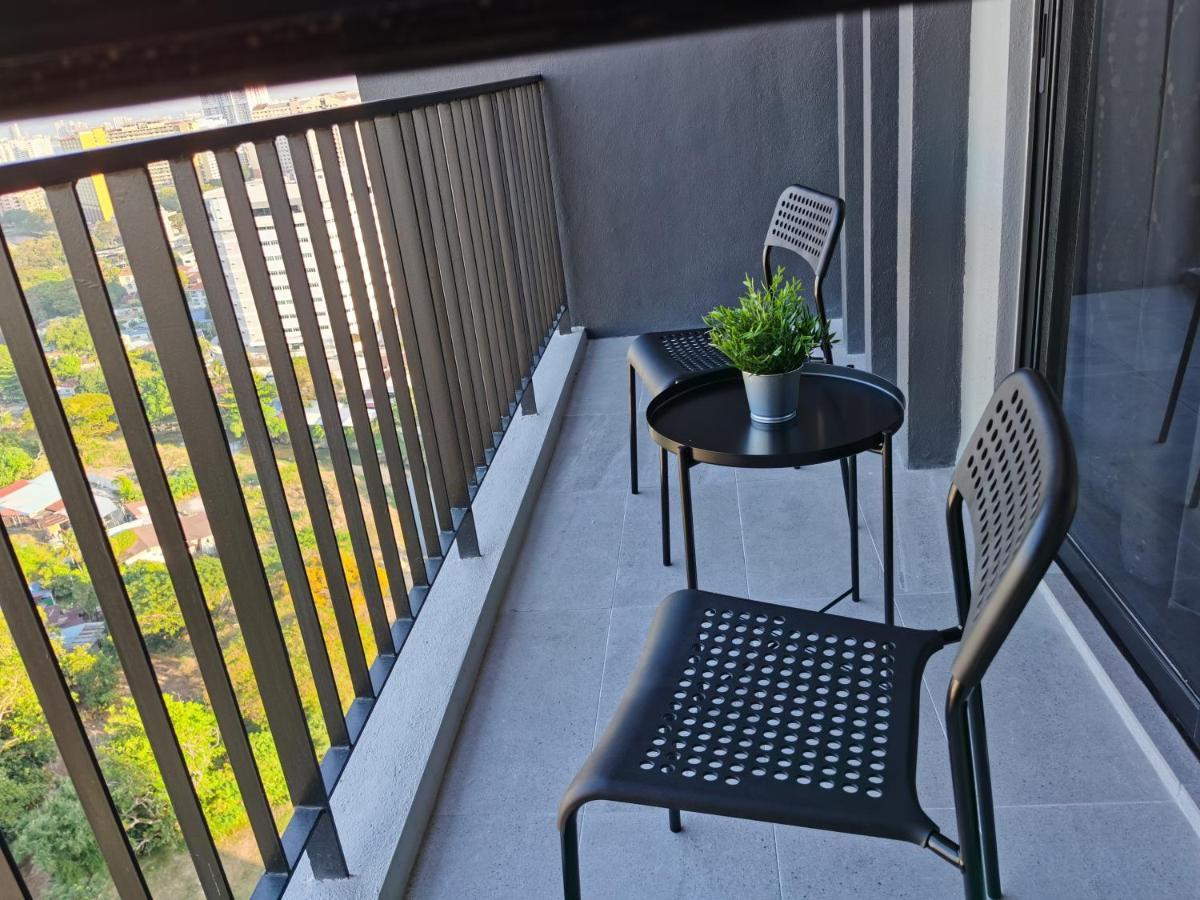 Beacon Exec Suites# Msg Chair#Disney Hotstar George Town Bagian luar foto